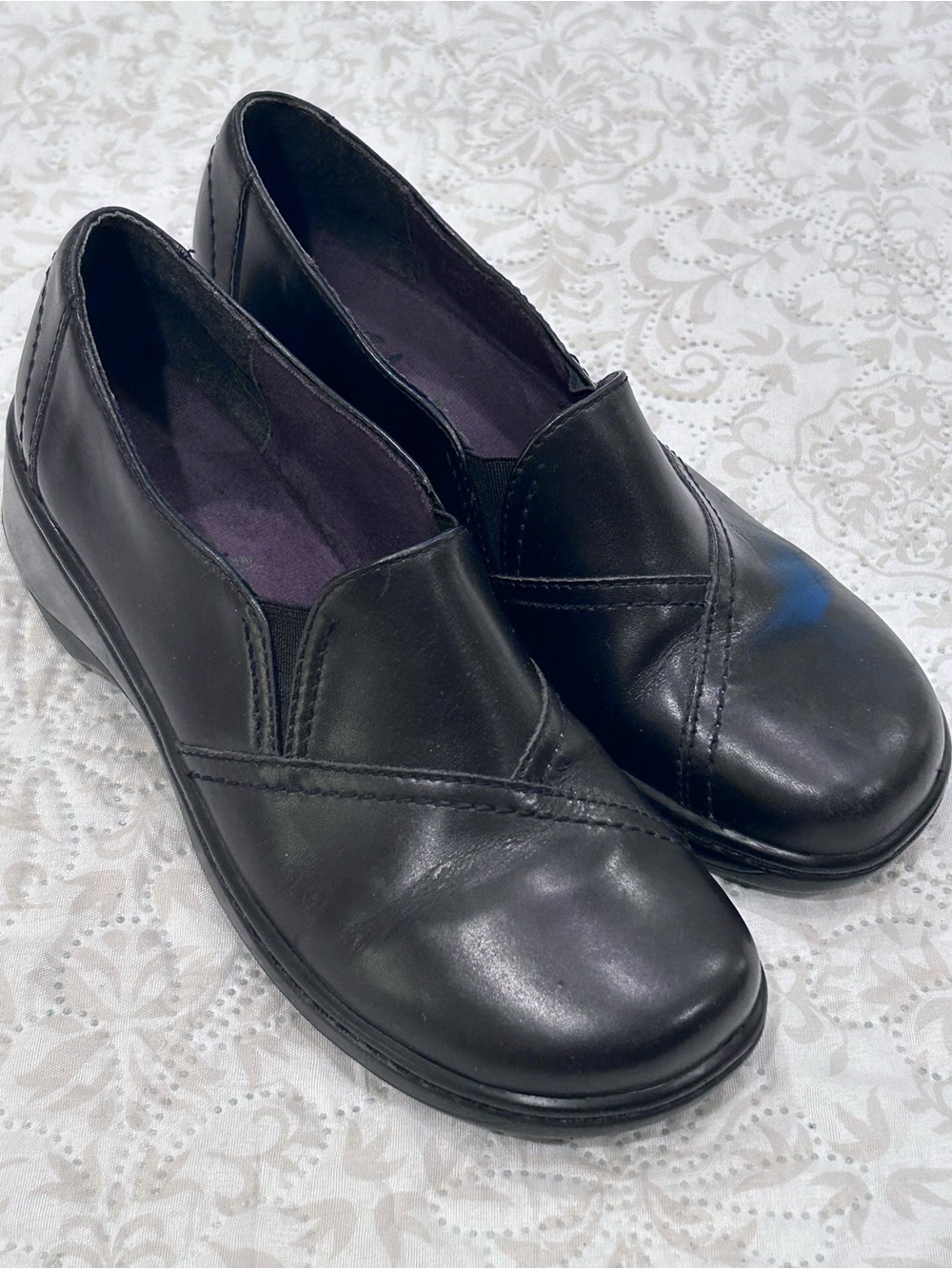 Clarks Blackberry Black Leather Slip On Comfort Shoe Low Heel Minimalist Size 6M